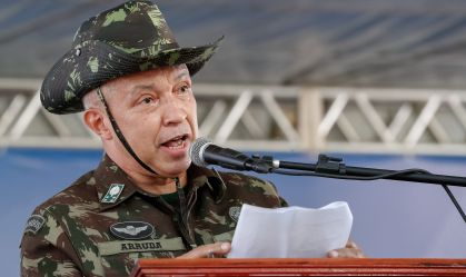 Ex-comandante do Exército de Lula diz não saber motivo de sua demissão