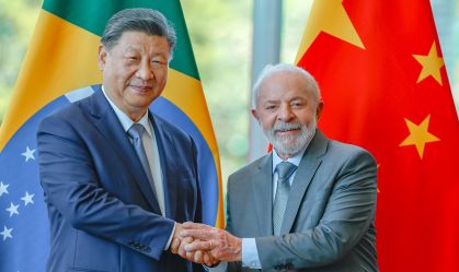 Lula e Xi Jinping discutem multilateralismo por telefone, diz agência
