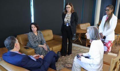 Barroso recebe oficial de Justiça filmada ao intimar Bolsonaro na UTI