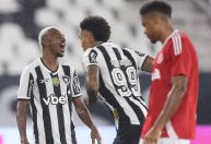 Com golaços, Botafogo atropela Internacional pelo Brasileirão