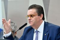 Wolney vai à base eleitoral para atendimento de aposentados nos Correios