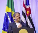 Boulos aciona PGR por suposta ajuda de Tarcísio à fuga de Bolsonaro