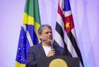 Boulos aciona PGR por suposta ajuda de Tarcísio à fuga de Bolsonaro