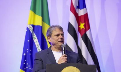 Boulos aciona PGR por suposta ajuda de Tarcísio à fuga de Bolsonaro