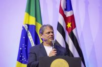 Boulos aciona PGR por suposta ajuda de Tarcísio à fuga de Bolsonaro