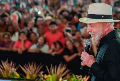 Lula se diz vítima de “canalhice” e promete viagens para “fazer política”