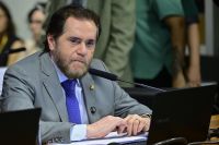 Após discussão, senador fala em respeito às mulheres e exclui Marina Silva
