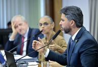 “Machismo e racismo”: Marina relata por que deixou audiência no Senado