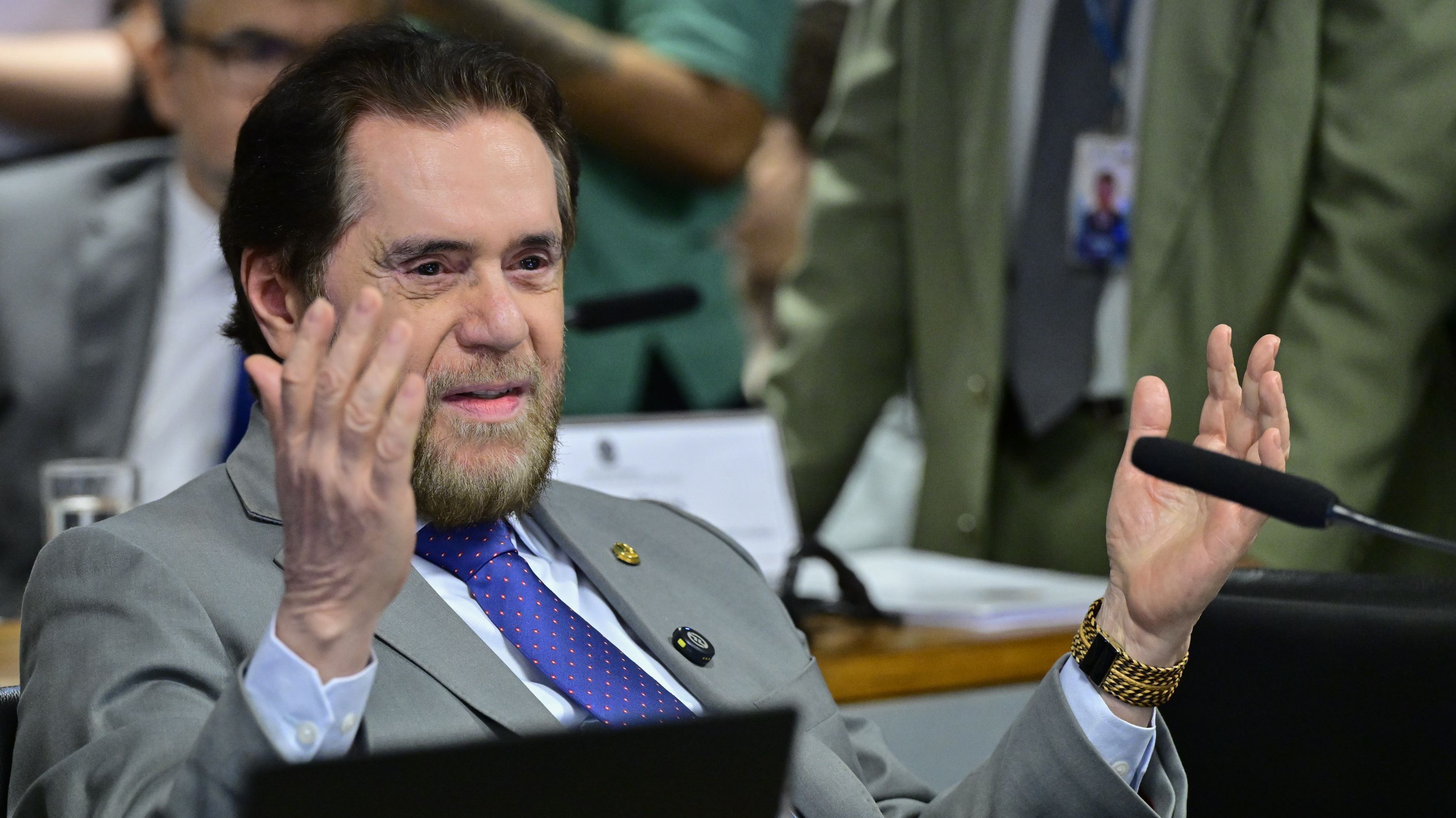 Comissão de Serviços de Infraestrutura (CI) recebe a ministra de Estado do Meio Ambiente e Mudança do Clima, para discutir com os senadores a possível criação de uma unidade de conservação marinha na Região Norte. Em pronunciamento, à bancada, senador Plínio Valério (PSDB-AM).
