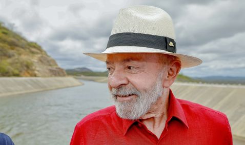 Lula: Nunca mais podemos votar em "tranqueira" igual no governo passado |  CNN Brasil