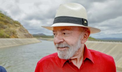 Lula: Nunca mais podemos votar em "tranqueira" igual no governo passado
