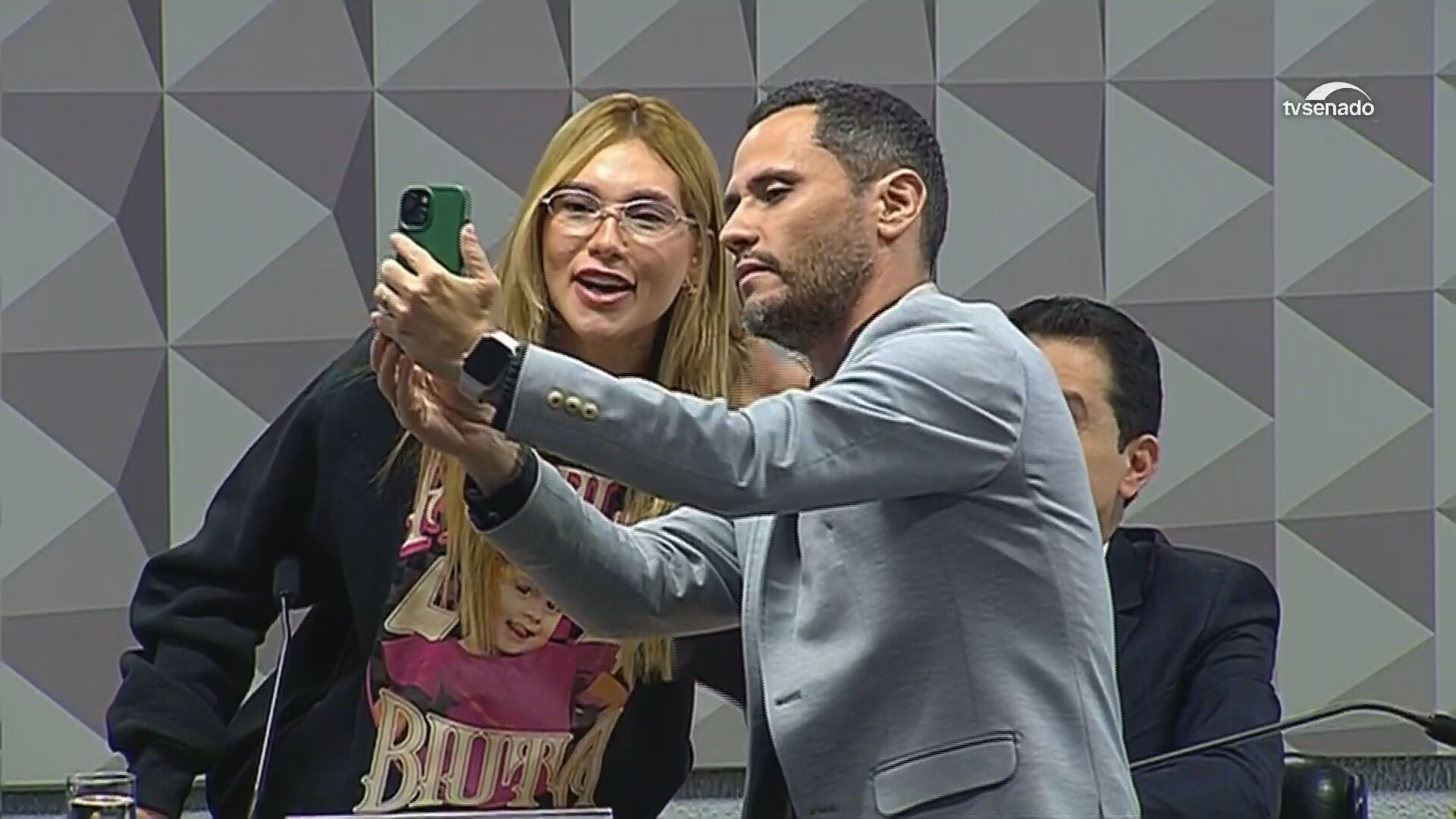 A influenciadora Virginia Fonseca durante depoimento em CPI das Bets
