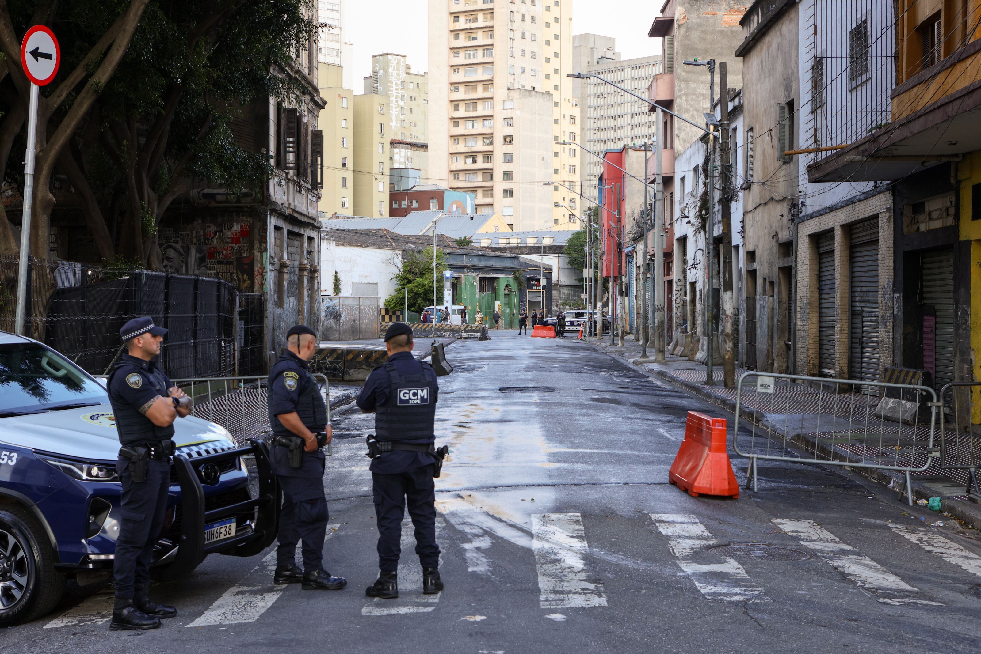 Rua dos Protestantes, que abrigava o fluxo da Cracolândia, amanheceu esvaziada no começo desta semana
