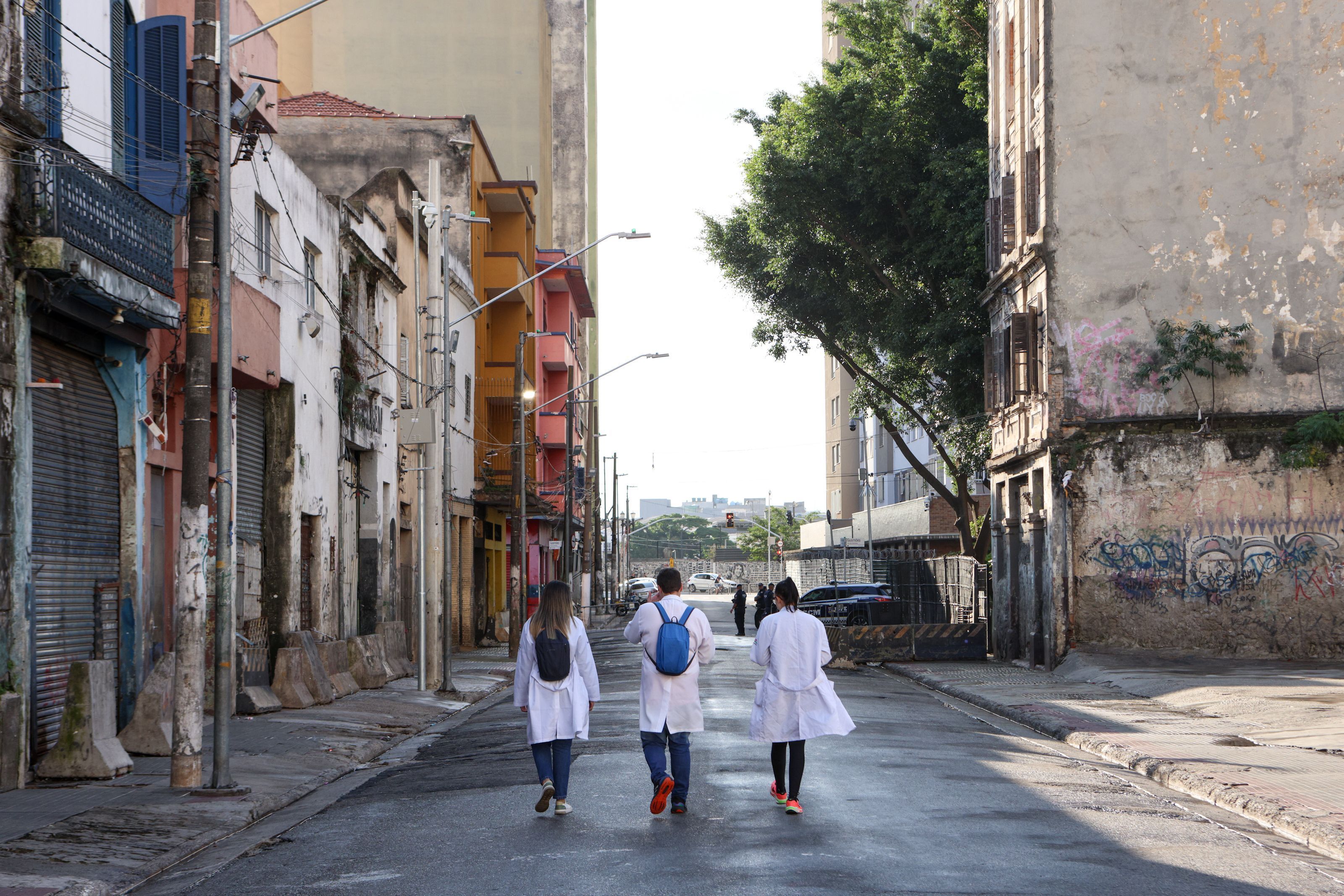 Rua dos Protestantes, que abrigava o fluxo da Cracolândia, amanheceu esvaziada no começo desta semana