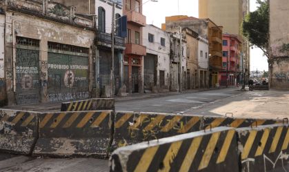 Rua dos Protestantes, que abrigava o fluxo da Cracolândia, amanheceu esvaziada no começo desta semana