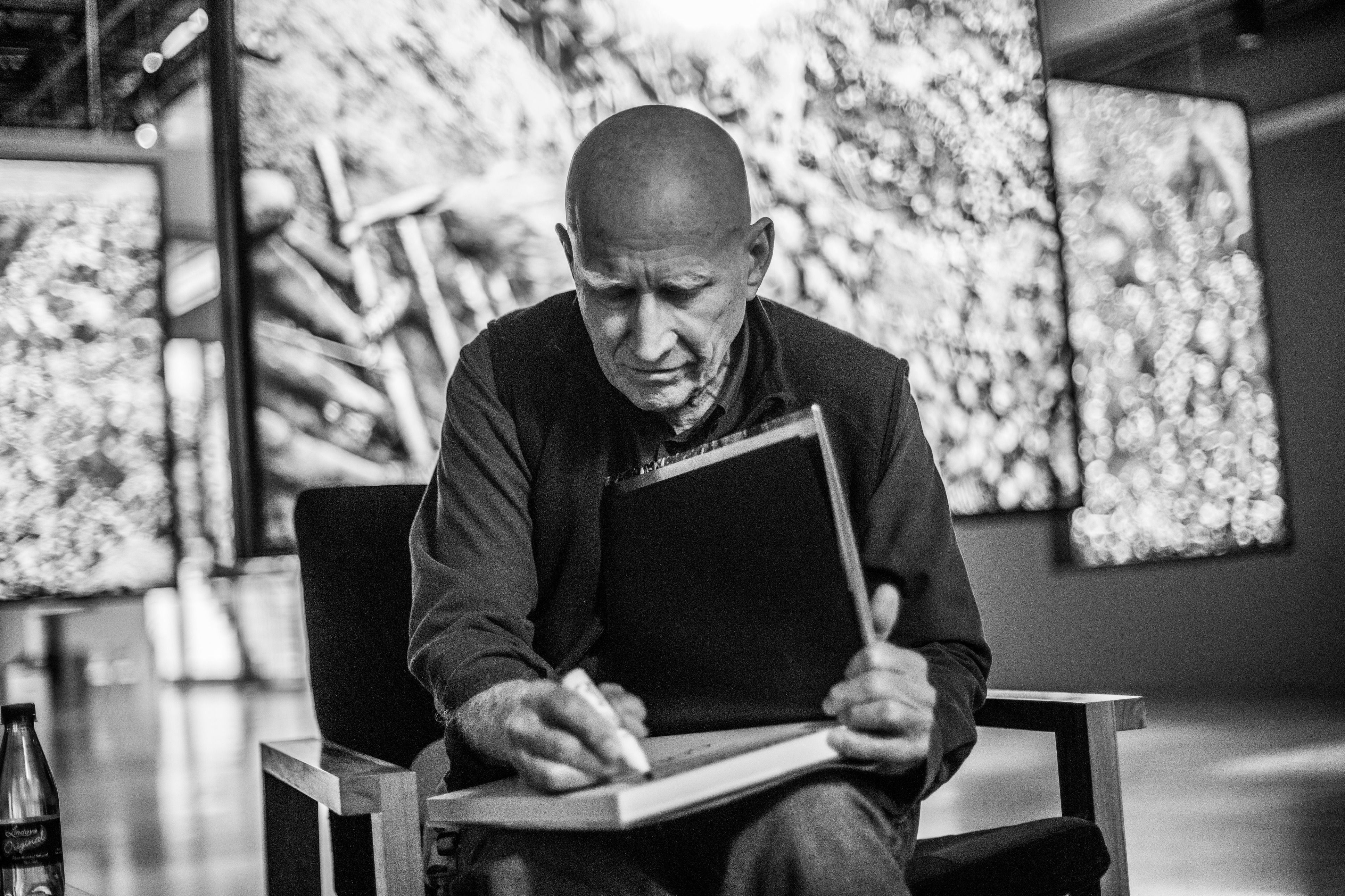 Morre em Paris, aos 81 anos, o fotógrafo Sebastião Salgado
