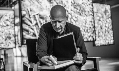 Morre em Paris, aos 81 anos, o fotógrafo Sebastião Salgado