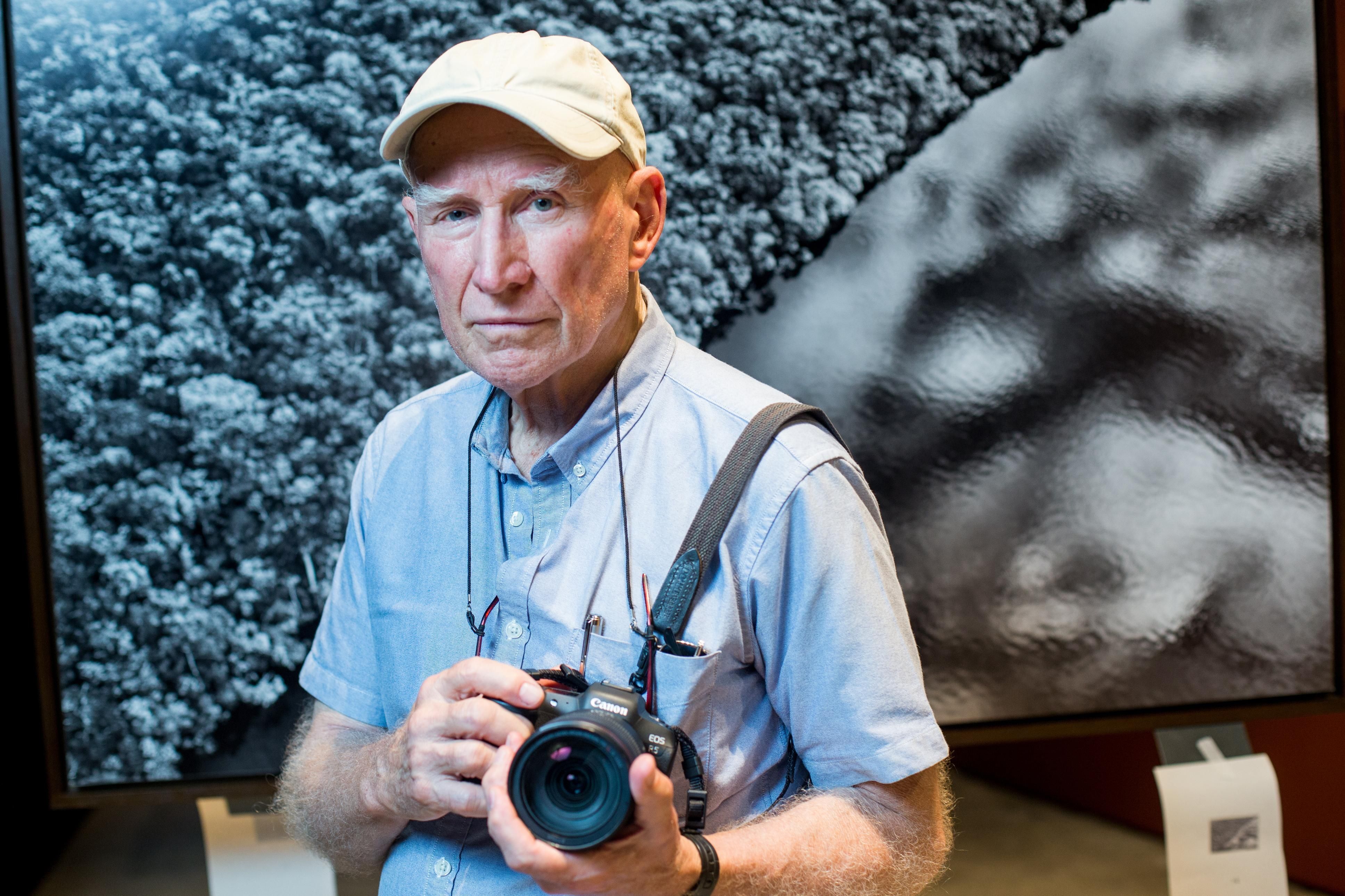 Morre em Paris, aos 81 anos, o fotógrafo Sebastião Salgado