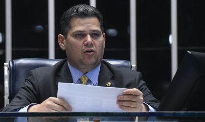 Alcolumbre retira legalização de cassinos da pauta e alega falta de quorum
