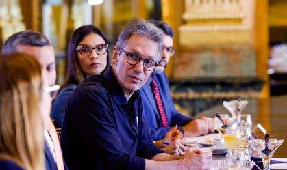 Governador de Minas Gerias, Romeu Zema, em reunião com representantes da Justiça para tratar da adesão do estado do Propag, em Belo Horizonte, 12 de maio de 2025