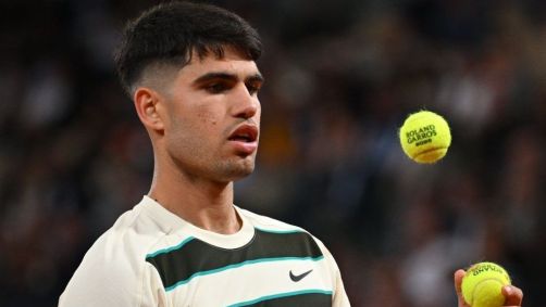 Alcaraz vence e avança em Roland Garros