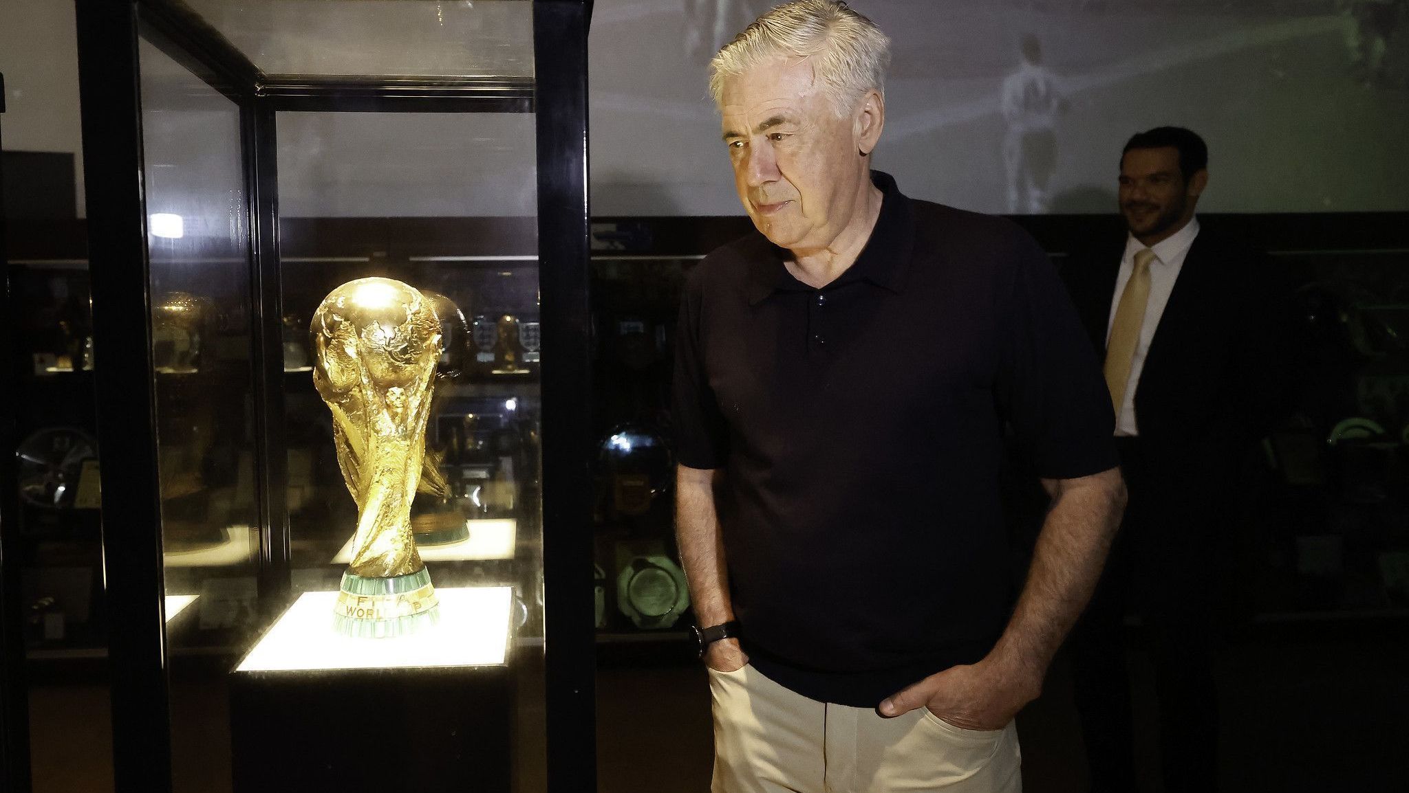 Ancelotti chega para seu primeiro dia de trabalho na sede da CBF