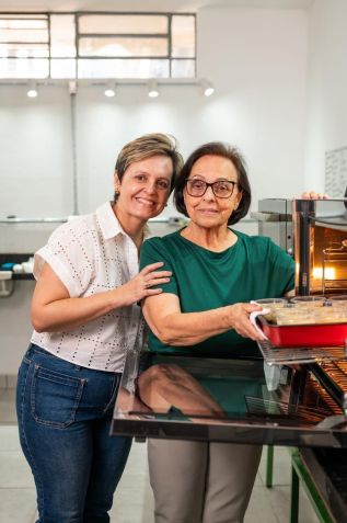 Andréa Novaes e sua mãe, Maria Aparecida Mendes • CNN/Reprodução