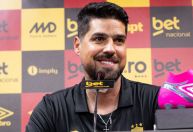Recorde? Torcida do Sport chama técnico de burro após 20 minutos em estreia