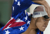 Campeão olímpico recebe réplicas de medalhas perdidas em incêndio, nos EUA