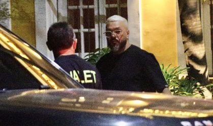 Belo e namorada são flagrados em restaurante no Rio de Janeiro; confira