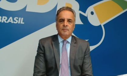 PSDB é maior que isso, diz Aécio sobre proposta de incorporação ao PSD