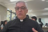 Leão XIV deve tratar de temas migratórios em seu pontificado, diz padre
