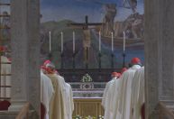 Papa Leão XIV escolhe altar voltado para cardeais em primeira missa