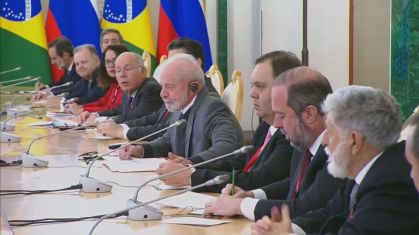 Lula, Celso Amorim e outras autoridades em reunião com Vladimir Putin, presidente da Rússia