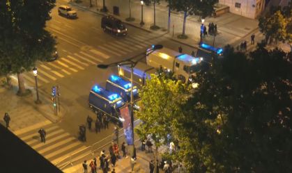 Após título do PSG, torcedores entram em confronto com a polícia em Paris
