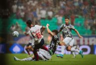 Bahia vence Botafogo com golaço de Cauly e é quinto no Brasileirão