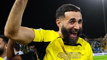 Karim Benzema celebra conquista do título saudita