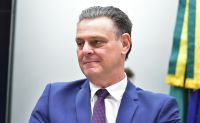 Com casos em investigação, Fávaro vai ao Senado falar sobre gripe aviária