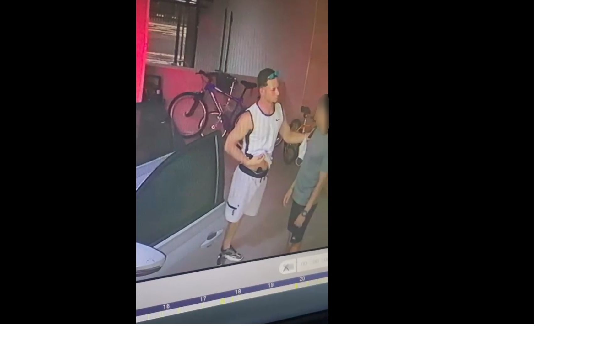Criminoso rende morador após mostrar arma na cintura