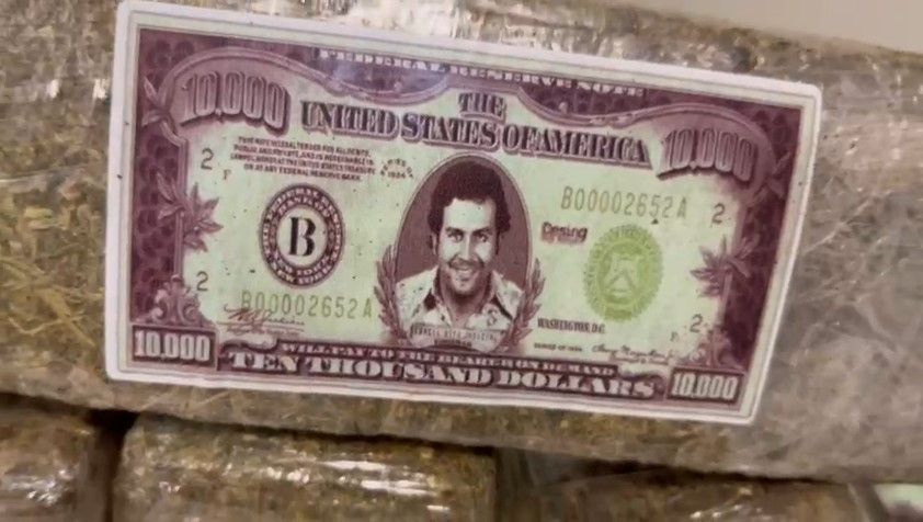 Imagem do líder do cartel de drogas da Colômbia foi estampada em embalagens da droga