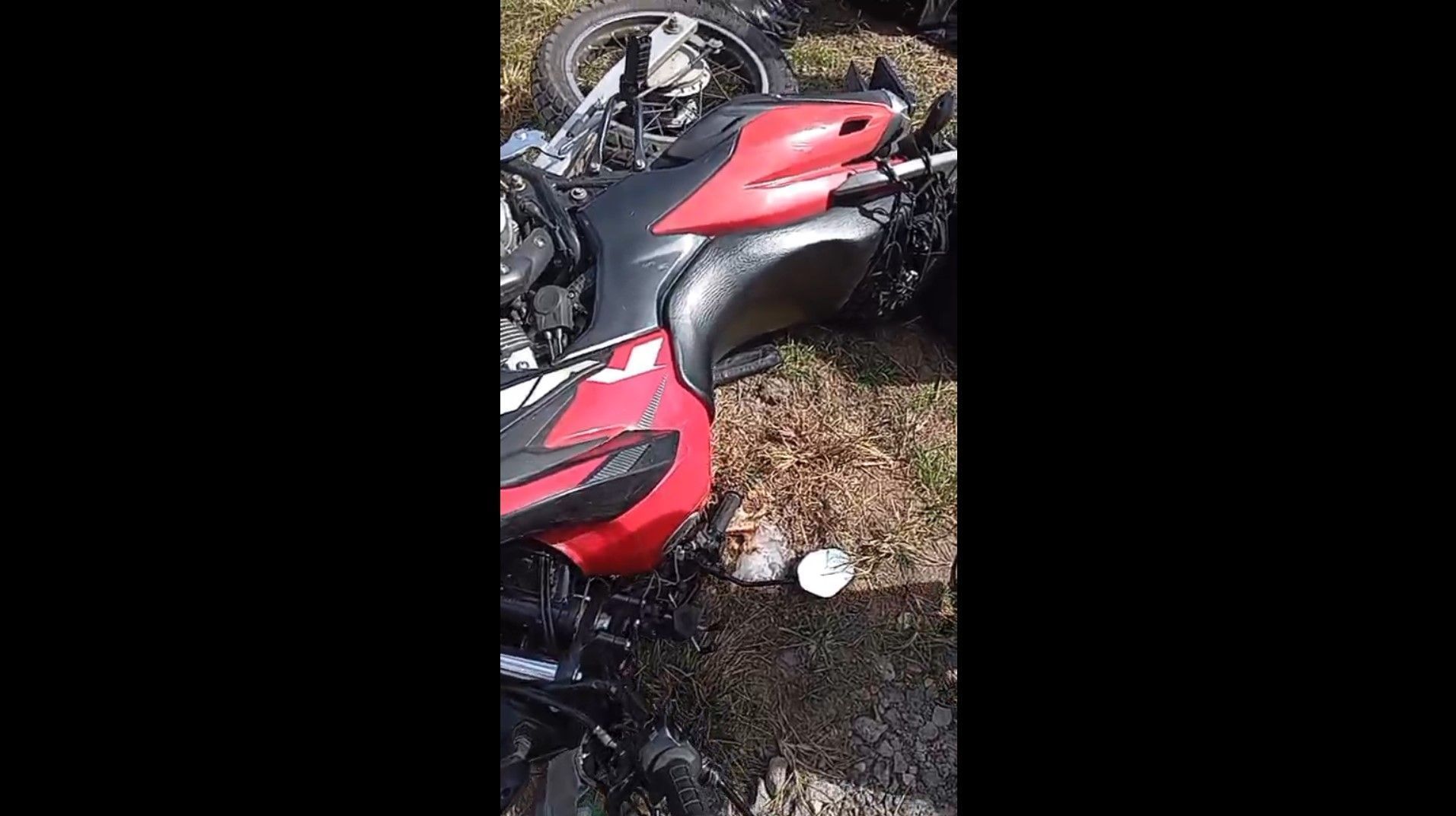 Moto que a guarda-civil pilotava ao ser baleada por criminosos em São Paulo
