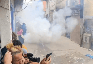 Moradores e PMs entram em confronto na Favela do Moinho em SP