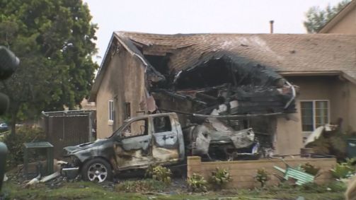Casas atingidas por queda de avião em San Diego, Califórnia