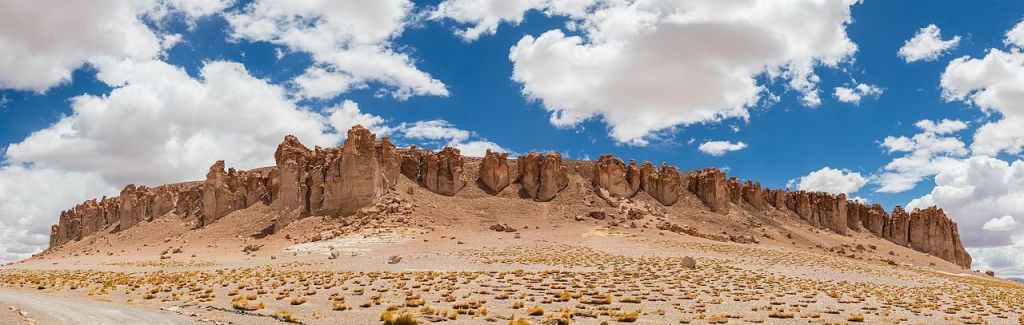 A fotografia mostra as Catedrais de Tara, no Deserto do Atacama.
