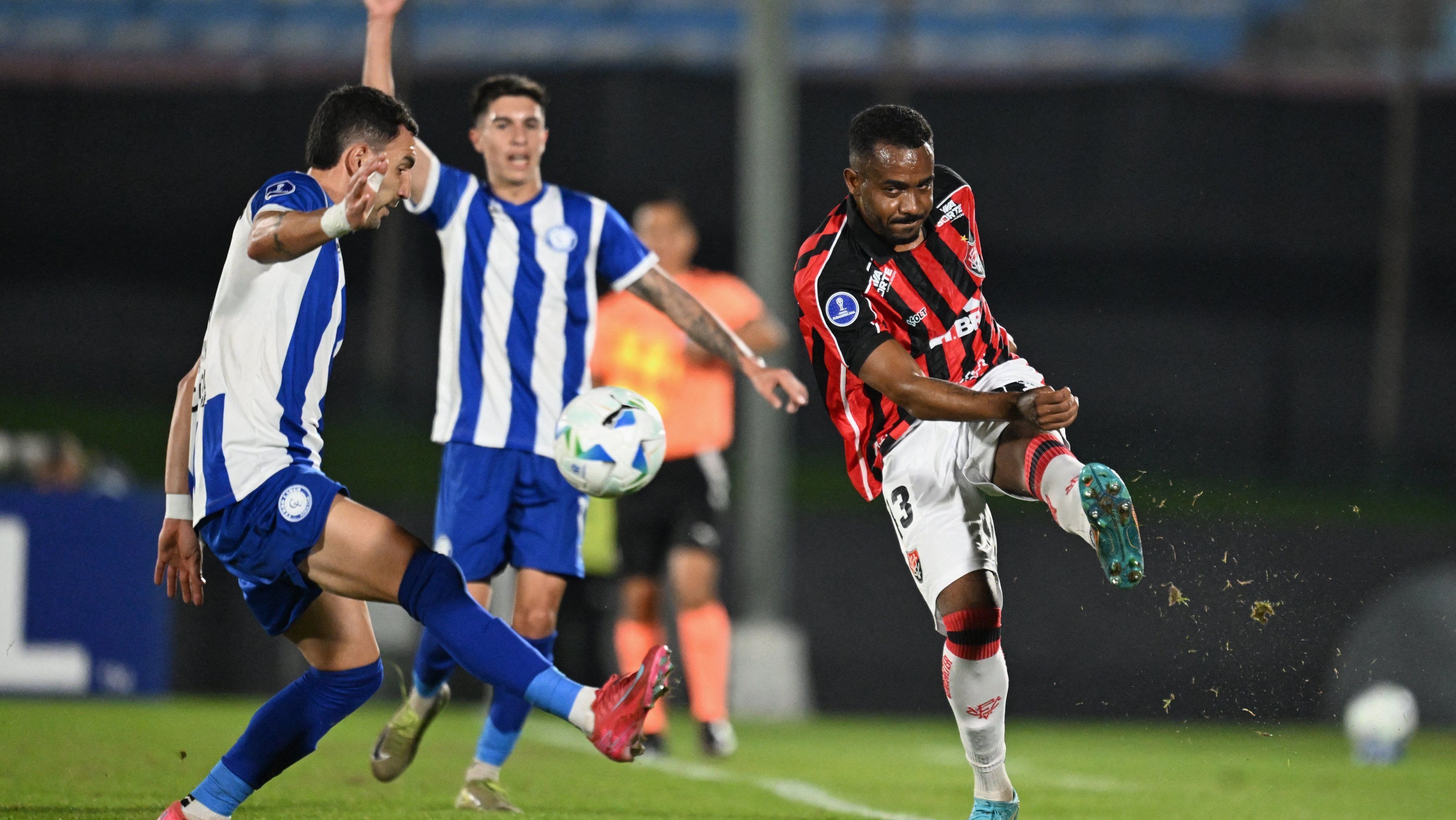 Vitória vence Cerro Largo, ganha a 1ª na Sul-Americana e respira no ...