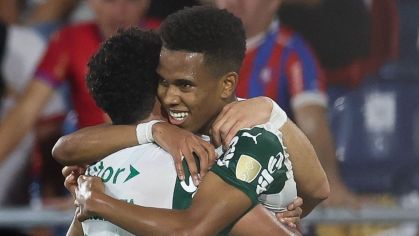 O jogador Estêvão, da SE Palmeiras, comemora seu gol contra a equipe do Cerro Porteño, durante partida válida pela fase de grupos, da Copa Libertadores, no Estádio General Pablo Rojas