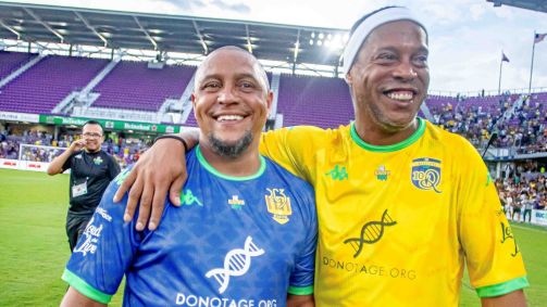 Ronaldinho e Roberto Carlos comandam novo "The Beautiful Game"