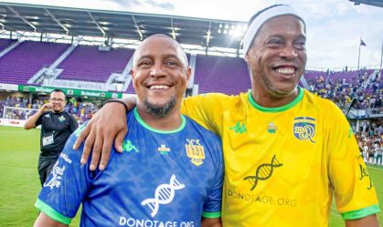 Ronaldinho e Roberto Carlos comandam novo "The Beautiful Game"
