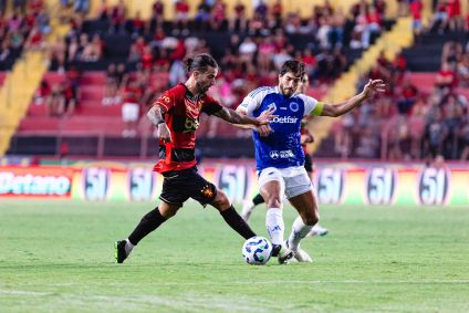 Cruzeiro e Sport em ação pelo Brasileirão