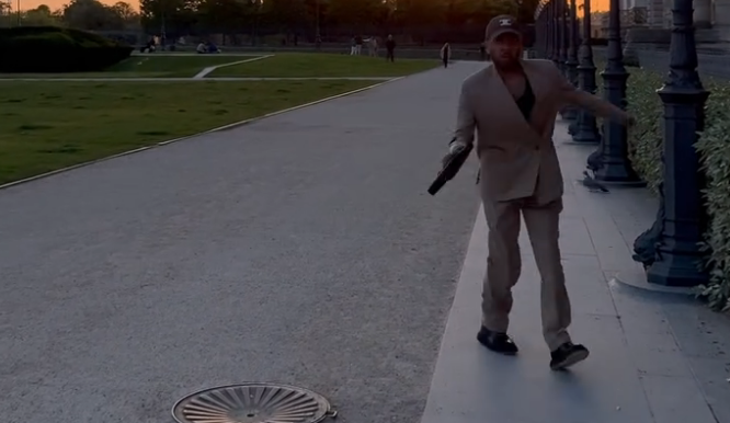 Daniel Alves dança em Paris